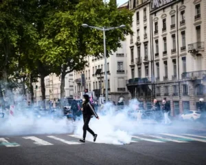 France – ఫ్రాన్స్‌లో బడ్జెట్‌ ప్రతిపాదనలకు వ్యతిరేకంగా నిరసనలు
