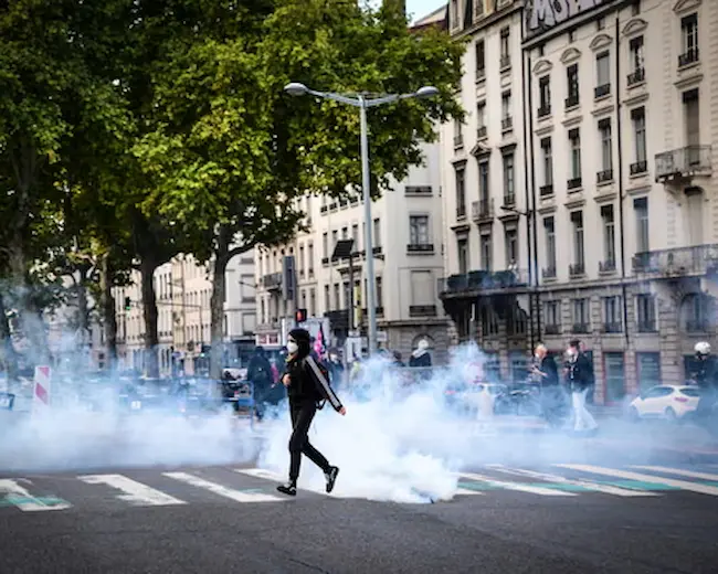 Latest Telugu news : France – ఫ్రాన్స్‌లో బడ్జెట్‌ ప్రతిపాదనలకు వ్యతిరేకంగా నిరసనలు