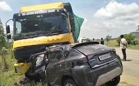 Accident-కారును ఢీకొన్న టిప్పర్ లారీ.. ఏడుగురు దుర్మరణం