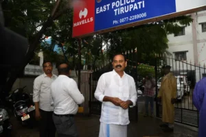 తిరుపతి పోలీస్ స్టేషన్‌కి విచారణకు హాజరైన భూమన కరుణాకర్ రెడ్డి