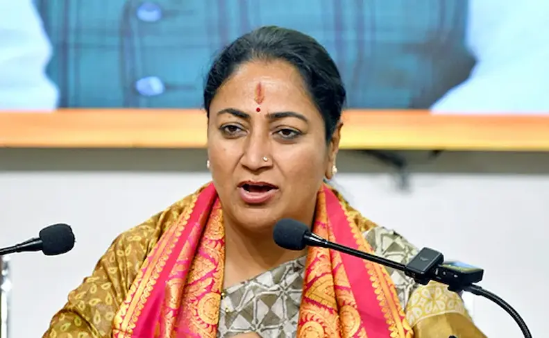 News telugu: Rekha Gupta: మేమే ఈవీఎంలను హ్యాక్ చేస్తున్నాం:రేఖా గుప్తా