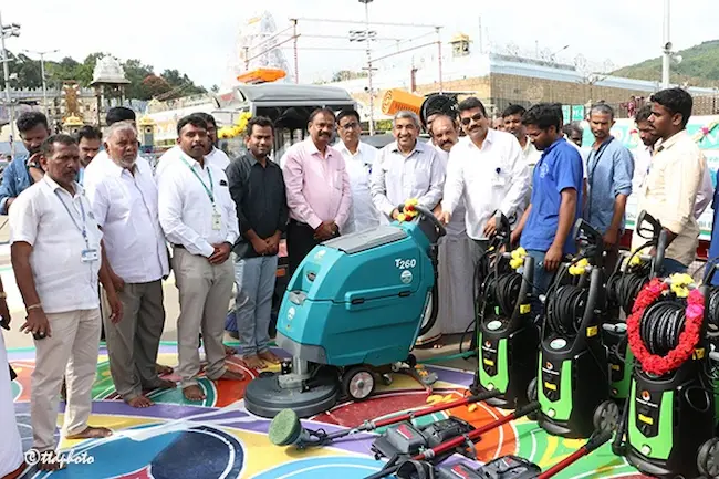 News telugu: TTD: బ్రహ్మోత్సవాల సమయంలో రెండు బ్యాంక్లు క్లీనింగ్ యంత్రాలు విరాళం