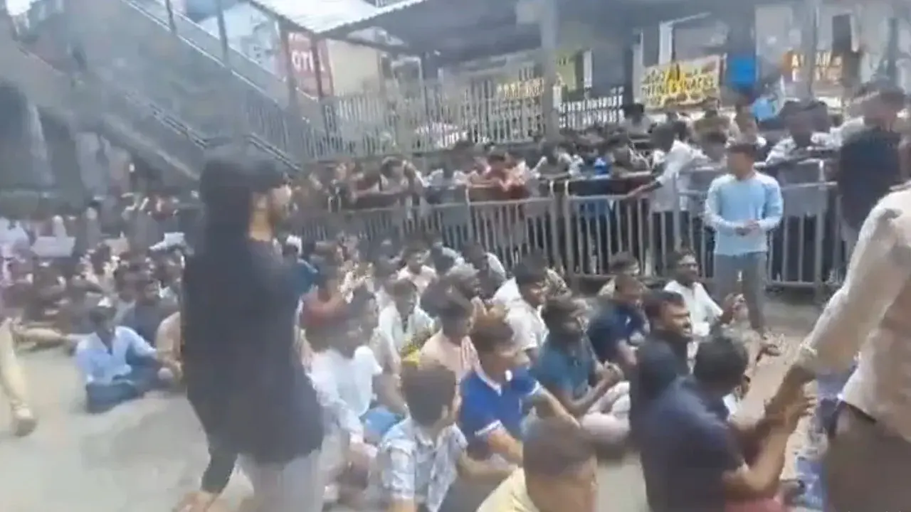 Dilsukhnagar: నిరుద్యోగుల ఆందోళన – జాబ్ క్యాలెండర్ విడుదల డిమాండ్