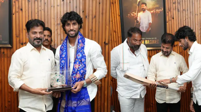 News telugu: Revanth Reddy-సీఎం రేవంత్ రెడ్డిని కలిసిన క్రికెటర్ తిలక్ వర్మ