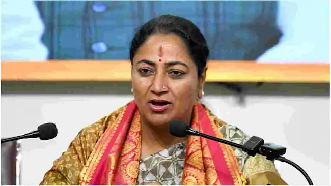 News Telugu: Narendra Modi: ప్రధాని మోదీ తల్లిపై వివాదాస్పద వ్యాఖ్యలు..స్పందించిన రేఖా గుప్తా