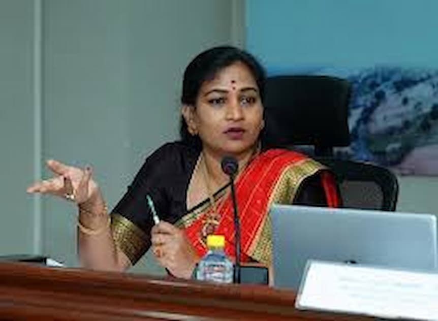 Vangalapudi Anitha: వైసీపీ పై క్రిమినల్ చర్యలు తప్పవని అనిత హెచ్చరిక