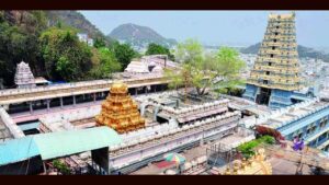 కనక దుర్గమ్మకు కానుకల వర్షం