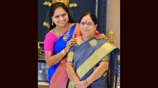 Breaking News – Kavitha : అమ్మకు దూరంగా ఉండాల్సి రావడమే బాధాకరం – కవిత