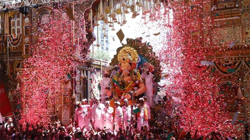 Lalbaugcha Raja Visarjan : భక్తుల కోలాహలం మధ్య ‘రాజా’ నిమజ్జనం