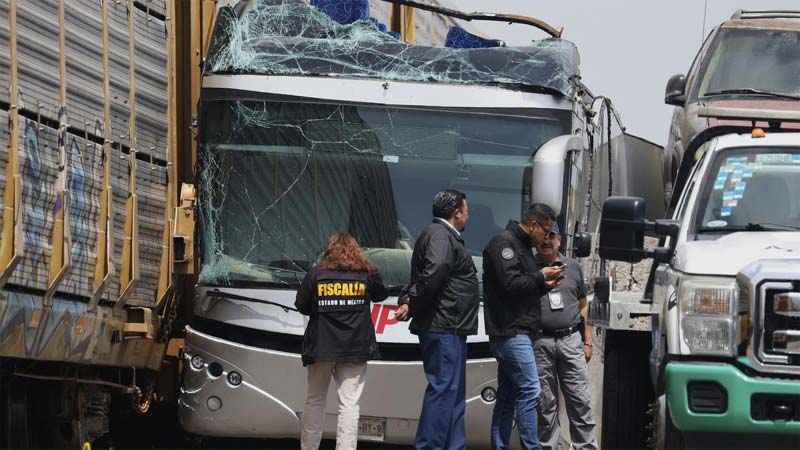 Breaking News – Road Accident : మెక్సికోలో బస్సును ఢీకొట్టిన రైలు.. 10 మంది మృతి