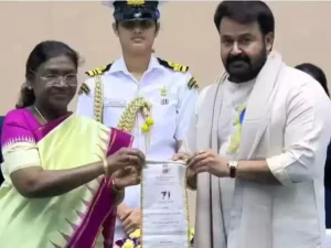 ద్రౌపదీ ముర్ము నుండి ఫాల్కే అవార్డు అందుకున్నమోహన్ లాల్