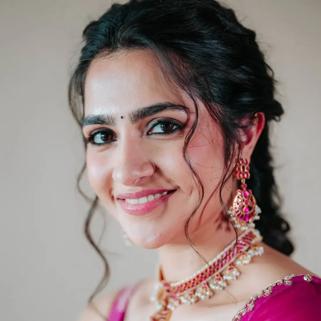 News Telugu: Rukmini Vasanth: హీరోయిన్లకు చెమటలు పట్టిస్తోన్న ముద్దుగుమ్మ.. ఎవరో తెలుసా?