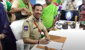 హైదరాబాద్ పోలీస్ కమిషనర్‌గా బాధ్యతలు స్వీకరించారు