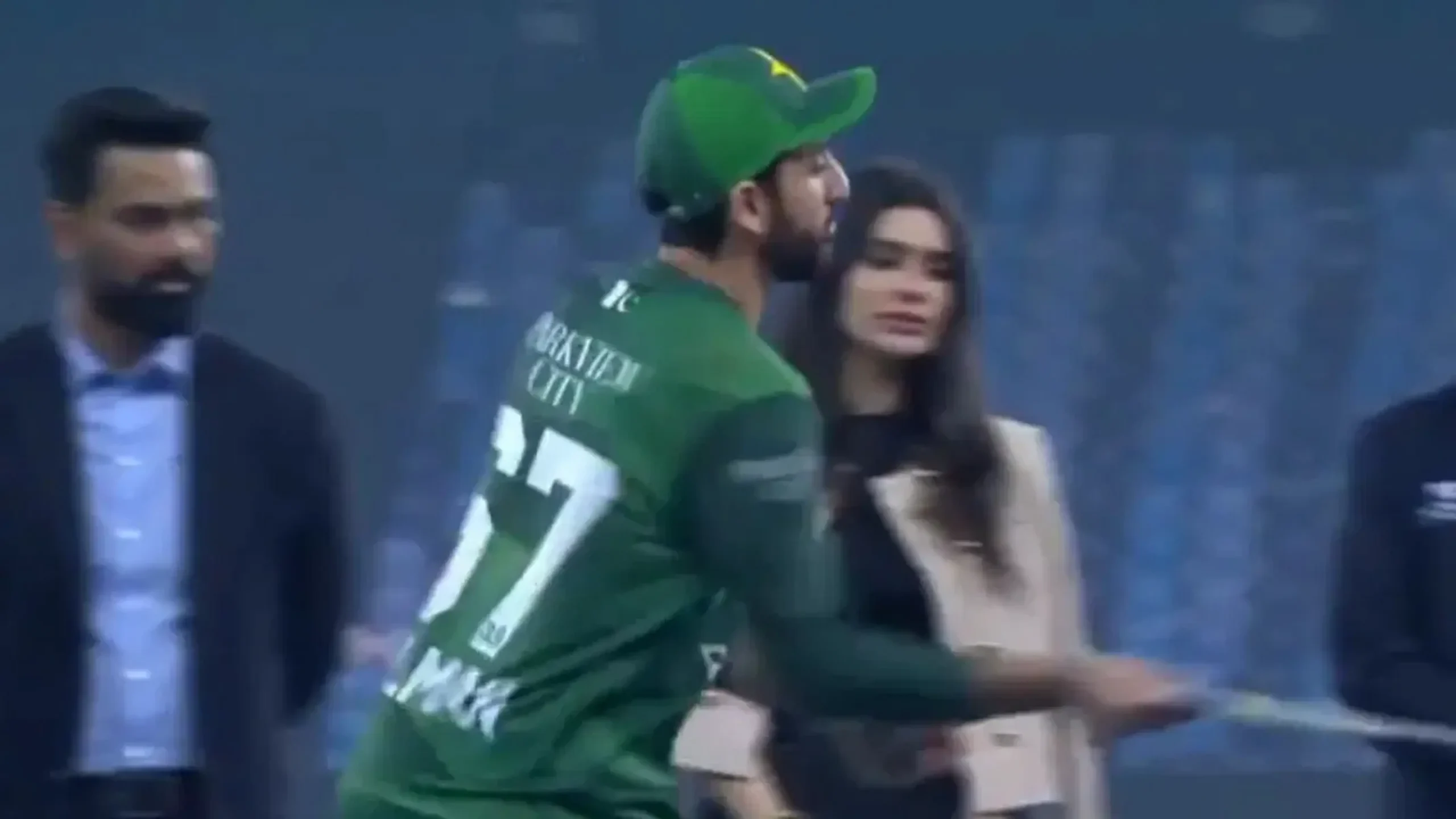 Asia Cup 2025: రన్నరప్ చెక్కును విసిరేసిన పాకిస్థాన్ కెప్టెన్