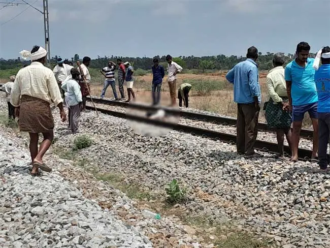 Crime-ఎంతపని చేసారు!..పెళ్లి చేసుకున్న ప్రేమజంట ఆత్మహత్య