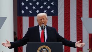 హెవీ-డ్యూటీ ట్రక్కులపై ట్రంప్ 25 శాతం టారిఫ్