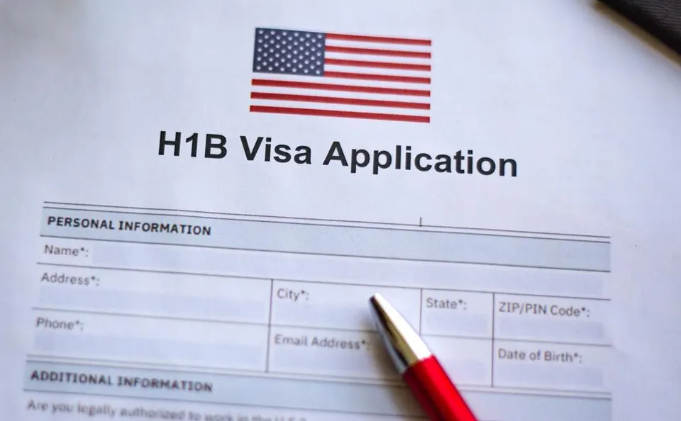 vaartha live news : H1B Visa : హెచ్‌-1బీ వీసా ఫీజు పెంపు … వైద్యరంగానికి గట్టి దెబ్బ