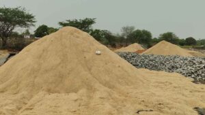 అక్రమంగా ఇసుక తరలిస్తే కఠిన చర్యలు తప్పవు