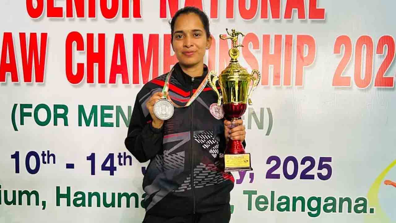 vaartha live news : Navata : మోకాలి సర్జరీ .. రజత పతకం గెలుచుకున్న సెపక్‌తక్రా క్రీడాకారిణి నవత