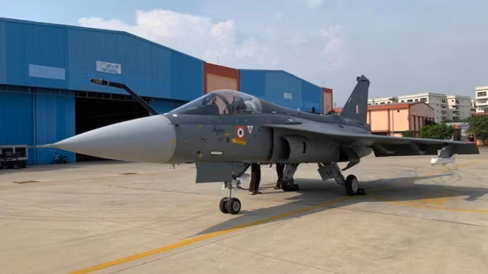 vaartha live news : Tejas : మిగ్-21 విమాన స్థానంలో తేజస్ జెట్‌‍లు