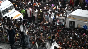 టీవీకే అధినేత విజయ్‌ మీటింగ్‌లో తొక్కిసలాట : 31మంది మృతి