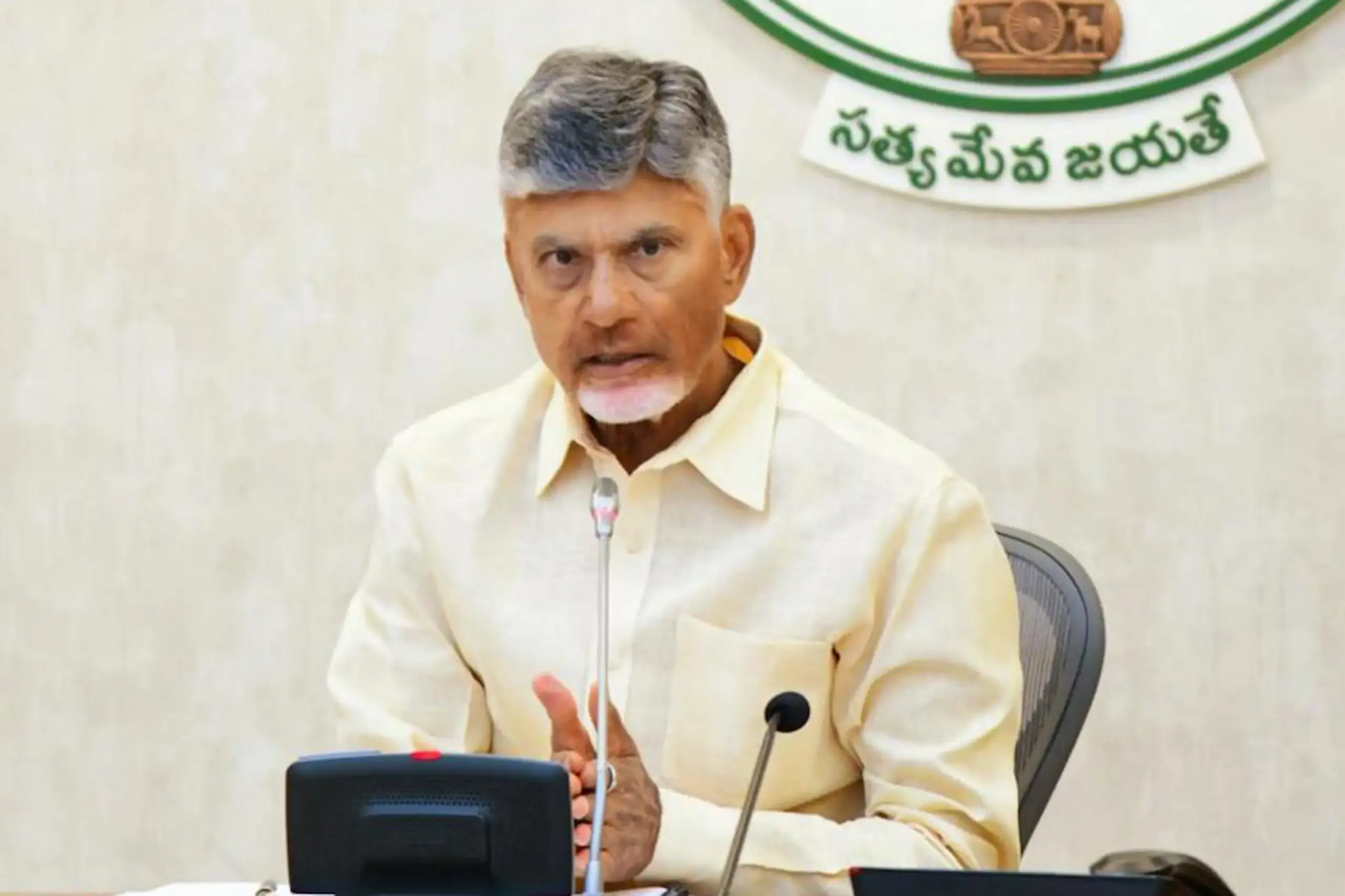 Chandrababu : పనిచేయకుంటే ప్రజల ముందు నిలబెడతా: CBN
