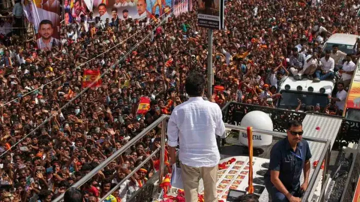 Latest News: Vijay: టీవీకే అధినేత విజయ్‌కు షాక్ .. ప్రచార రథాన్ని సీజ్ చేసిన పోలీసులు