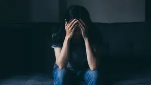 పెదనాన్న వేధింపులు – 17 ఏళ్ల విద్యార్థిని ఆత్మహత్య