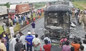 రెండో డ్రైవర్ నిద్ర మత్తు..నిర్లక్ష్యం