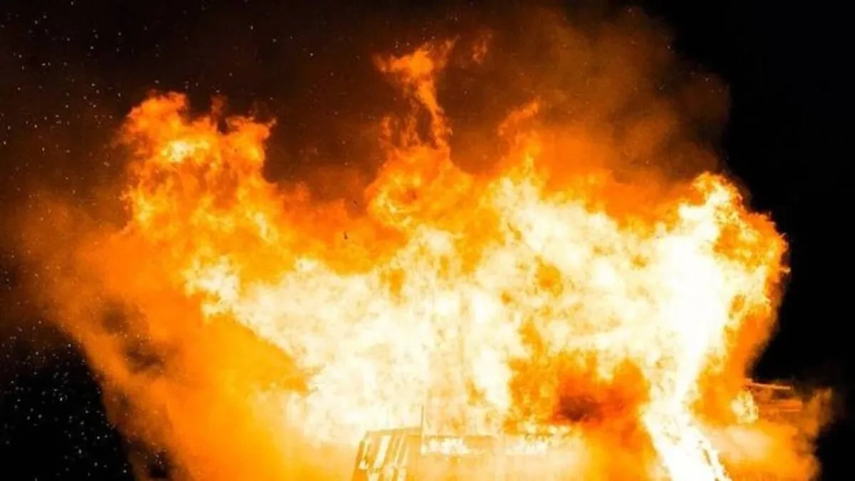 Fire Accident: అగ్నికి కాలి బూడిదైన కేఫ్!