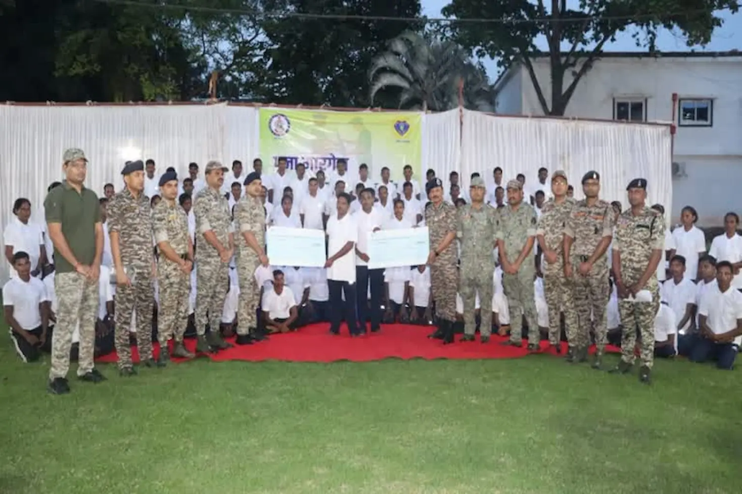 Maoists: ఛత్తీస్‌గఢ్‌లో లొంగిపోయిన 103 మంది మావోయిస్టులు