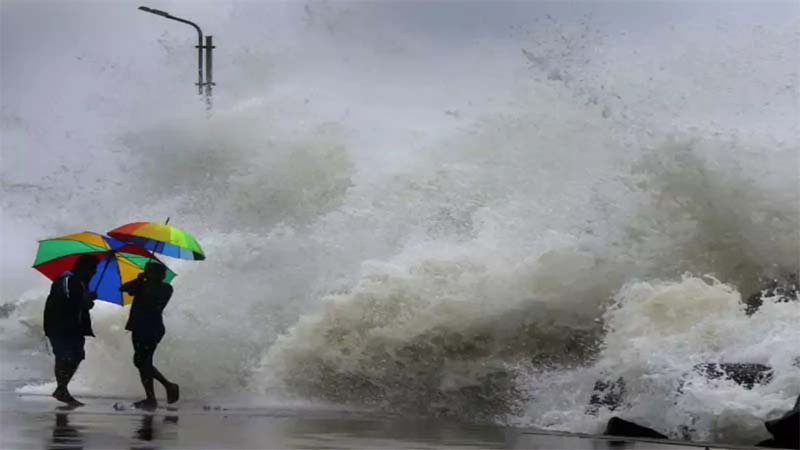 Breaking News – Montha Toofan Effect: ఇళ్ల నుంచి బయటికి రావొద్దు – మంత్రి అనిత