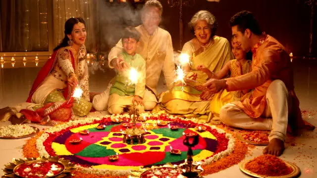 Latest News: Diwali 2025: లక్ష్మీపూజ సమయంలో ఏ రంగు దుస్తులు ధరించాలో తెలుసా?