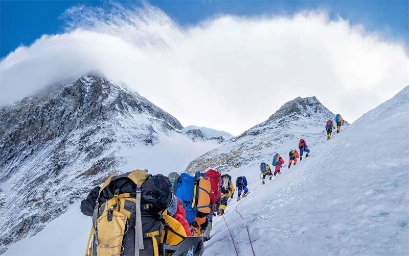 Everest: ఎవరెస్టుపై మంచుతుఫాను.. 1000 మంది దిగ్బంధం