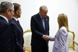 పొగతాగడం మానేస్తే నాకు చిరాకు ఎక్కువవుతుంది: మెలోనీ