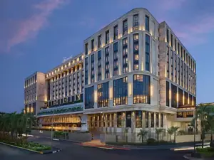 దేవుడి సన్నిధిలో ఈ పిచ్చి వేషాలేంటీ?