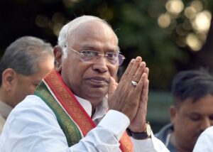 వైద్యుల పర్యవేక్షణలో ఖర్గే..