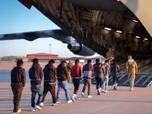 అమెరికా బహిష్కరణకు గురైన 54మంది భారతీయులు