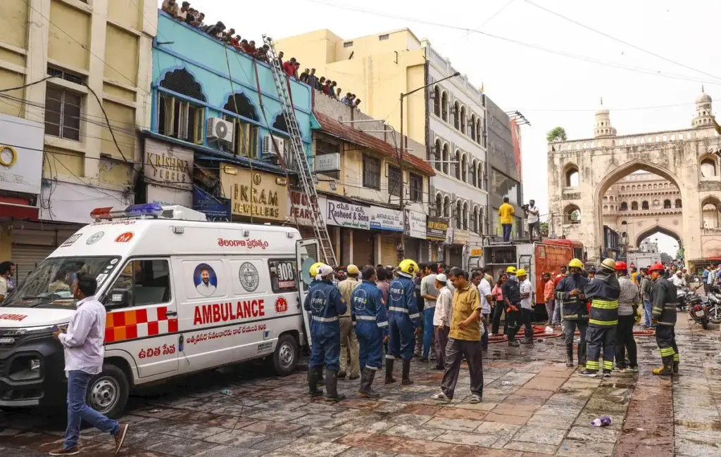 News Telugu: Breaking News: చార్మినార్ సమీపంలో అగ్నిప్రమాదం