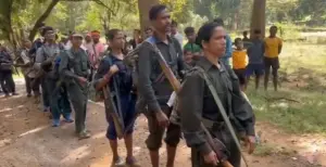 మరో 21 మంది మావోయిస్టుల లొంగుబాటు ఆయుధాలు అప్పగింత