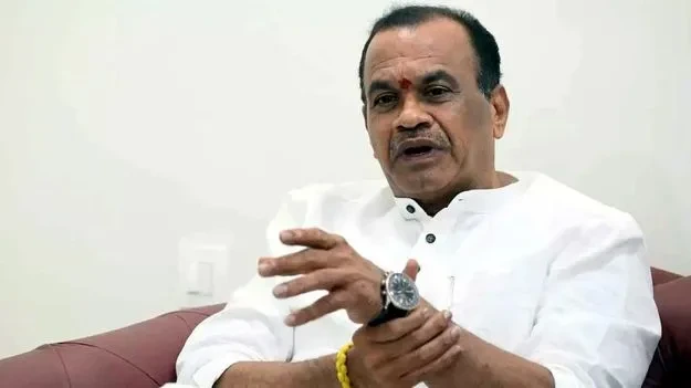 Telugu News: Komatireddy Venkat Reddy: తేమ నిబంధన సడలించి పత్తి రైతుల కష్టాలు తీర్చండి