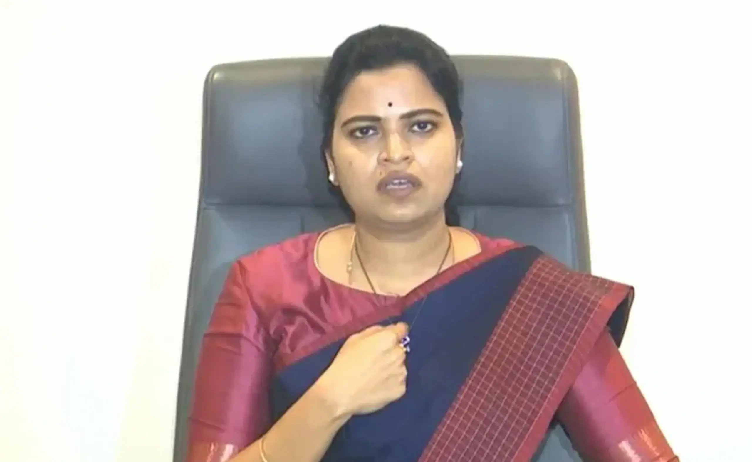 వైద్య సేవలపై ప్రభుత్వానికి బాధ్యత లేదు – విడదల రజిని