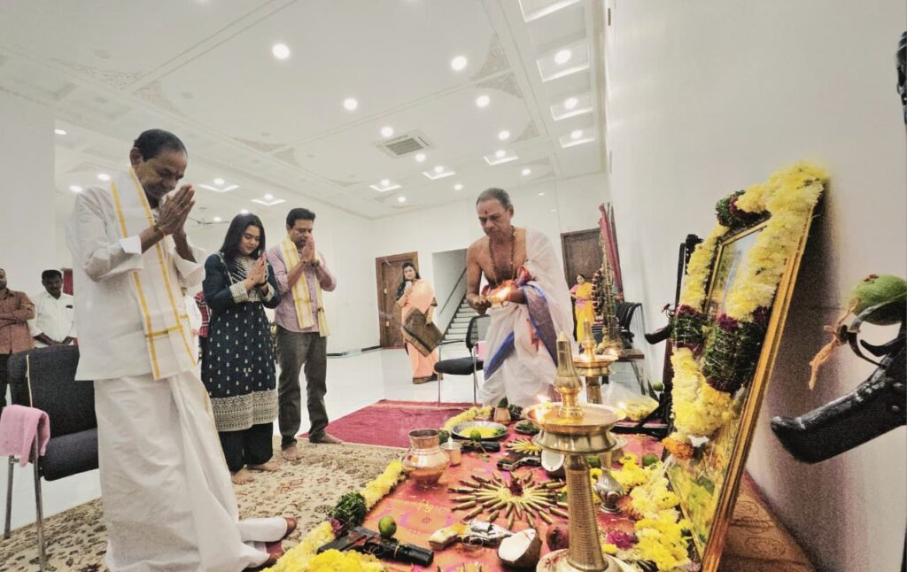 News Telugu: Dussehra: దసరా శుభాకాంక్షలు తెలిపిన కేసీఆర్ కేటీఆర్