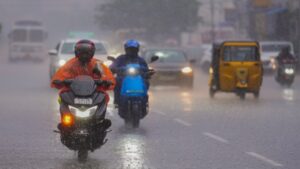 భారీ వర్షాలతో అతలాకుతలం అయినా తమిళనాడు