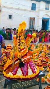 అమ్మవారి అలంకరణ లో బతుకమ్మ…