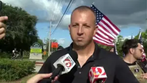 భారతీయులపై వివాదాస్పద వ్యాఖ్యలు: చాండ్లర్ లాంగేవిన్