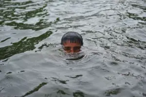 విషాదంగా మారిన పండుగ ఆనందం..ముగ్గురు చిన్నారులు మృతి