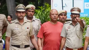 ఢిల్లీ బాబాకు సహకరించిన మహిళలు అరెస్టు