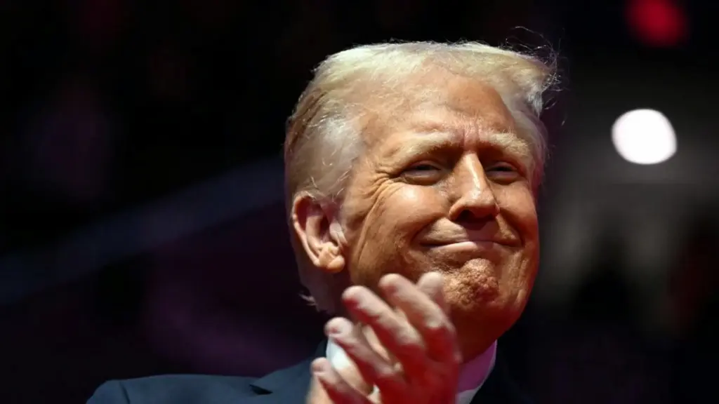 News Telugu: Trump: బాబోయ్ పెళ్లి వద్దు: H-1B వీసా దెబ్బకు విలవిల