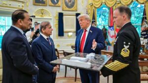 పాక్ ఆర్మీ చీప్ పై ట్రంప్ ప్రశంసలు